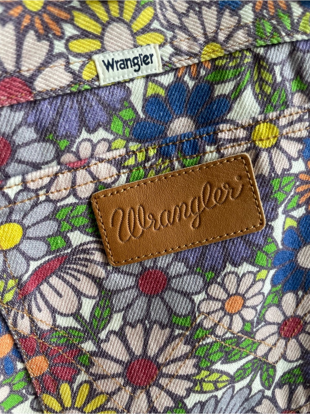 Wrangler Wanderer High-Rise Flare Jeans – Size 27 - Picture 5 of 7